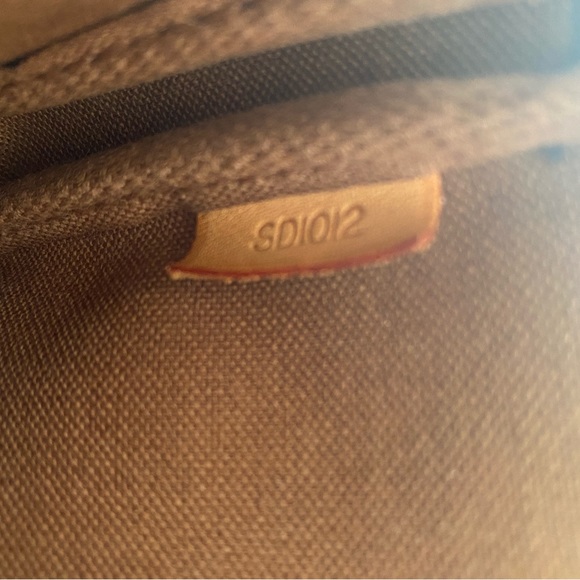 Louis Vuitton Pochette Accesories - Picture 7 of 11